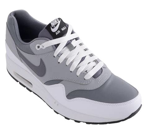 maat 44 nike